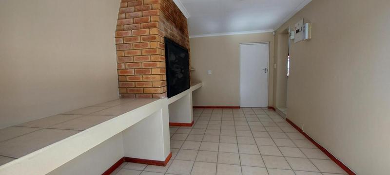 To Let 2 Bedroom Property for Rent in Vredekloof East Western Cape